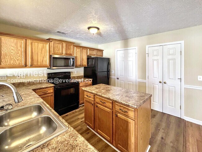 Building Photo - Get $500 OFF your first month’s rent when you sign your lease by 3/31. 2 Bed/2.5 Bath Condo with ...