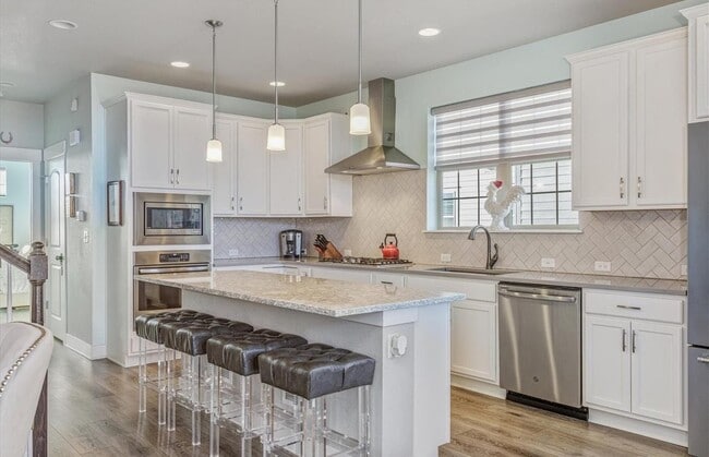 Building Photo - 8852 E 47th Ave