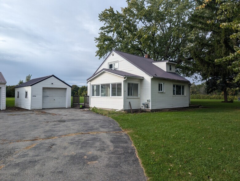 Building Photo - 1591 NY-5