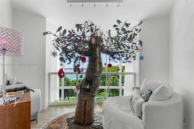 Building Photo - 2127 Brickell Ave