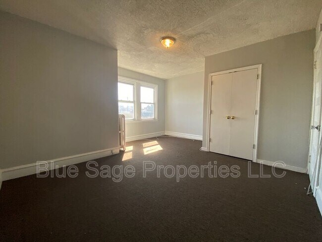 Building Photo - 7139 Greenwood Ave