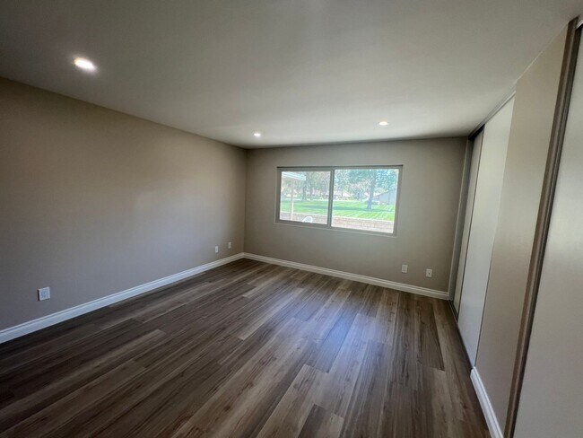 Building Photo - The Popular El Dorado model updated in Leisure Village