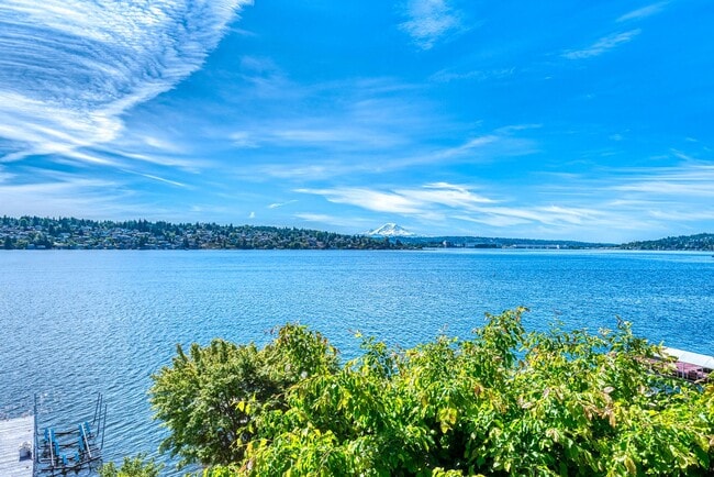 Building Photo - Mercer Island Waterfront Home