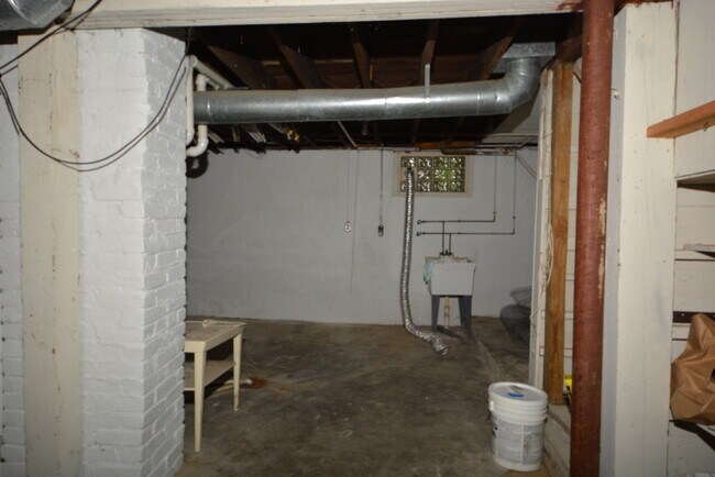 Building Photo - 2837 Hyde Park Plz