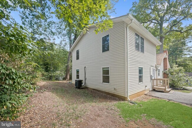 Building Photo - 500 Fern Rd