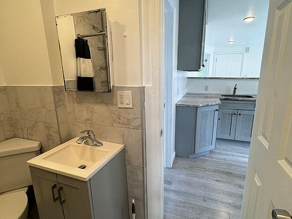 Building Photo - 77 Cottage St