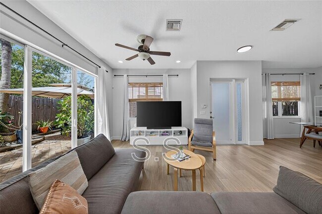 Building Photo - 15 NE 20th Ave