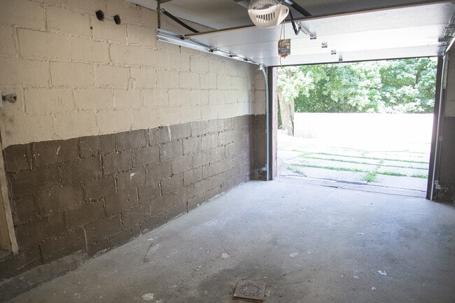 Building Photo - 151 Morrison Dr