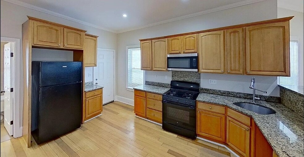 Building Photo - 9 Landor Rd