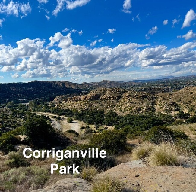 Building Photo - Nicely upgraded Townhome is East Simi