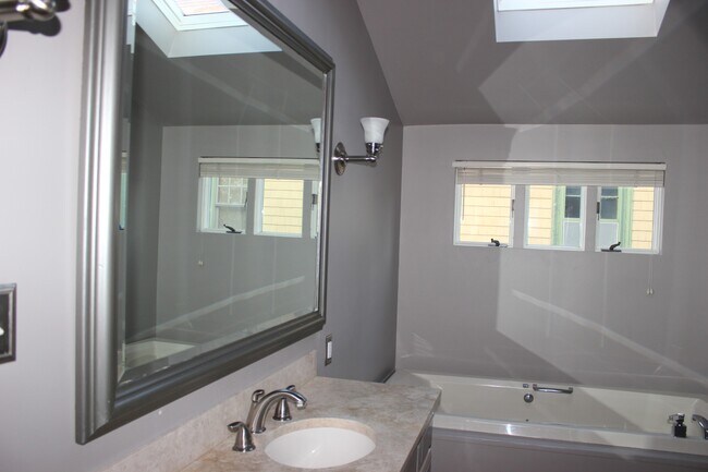 Building Photo - 5309 Ellsworth Ave