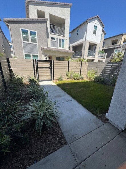 Building Photo - 27319 Bear Creek Ln
