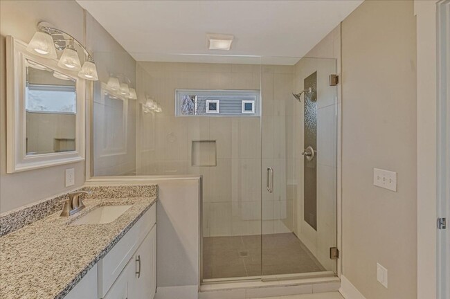 Building Photo - Beautiful House in East Nashville!