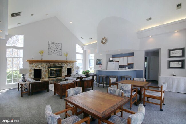 Building Photo - 455 Fortress Way