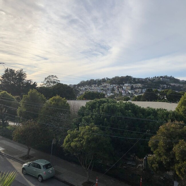 Building Photo - COMING SOON!  Beautiful 3 br/2ba -2  Levels, Private Deck, Panoramic Views, Garage Parking, Washe...