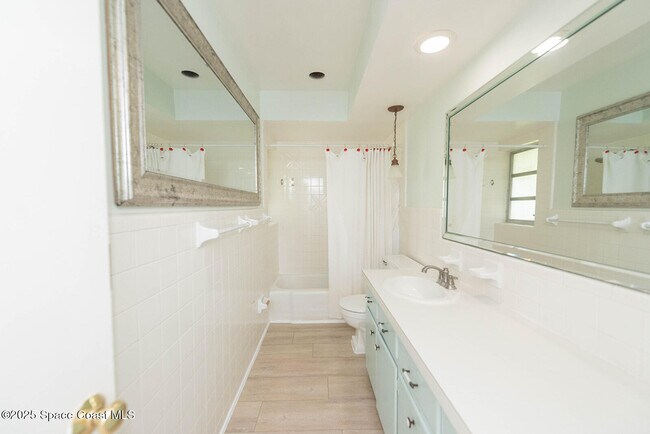 Building Photo - 508 Poinsettia Rd