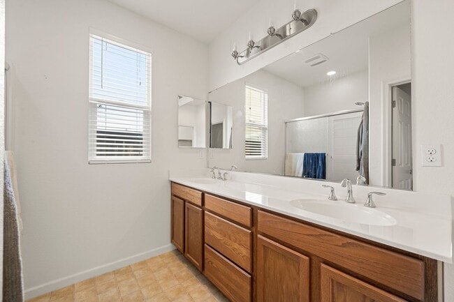 Building Photo - Desirable Elk Grove Area