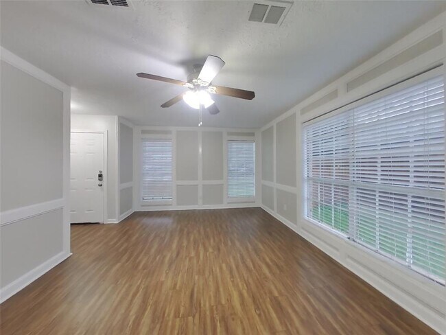Building Photo - 5343 Kent Dr