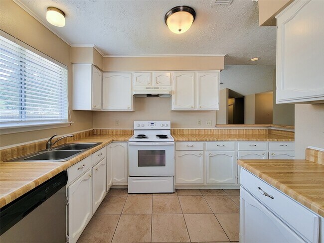 Building Photo - 3415 Wingdale Ct