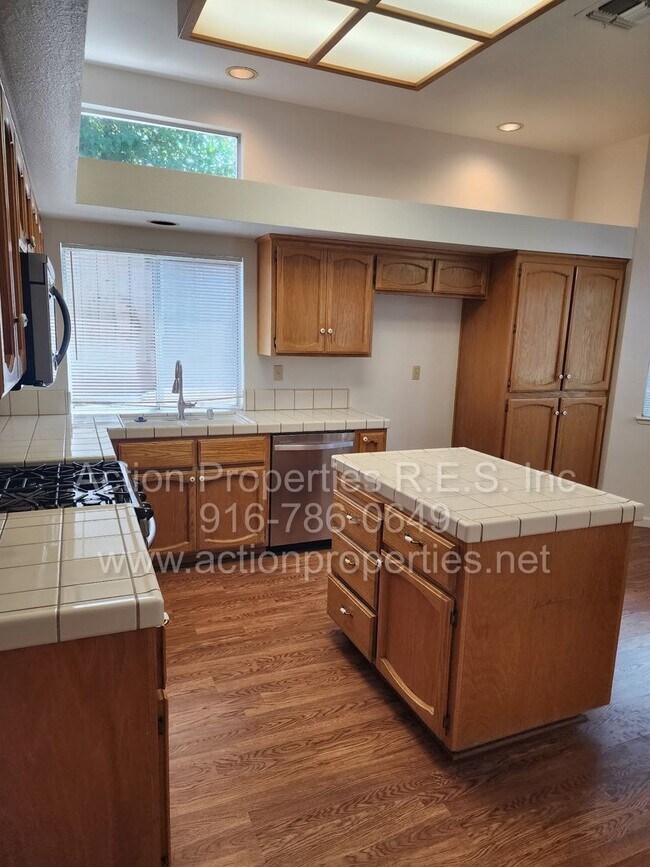 Building Photo - Move In Special! Woodcreek High School Walking Distance, West Roseville Single Story, , 4 Bed 2 B...