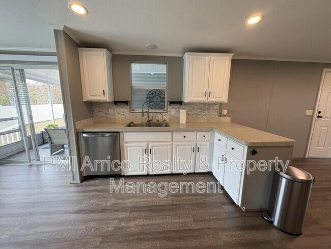 Building Photo - 712 Choo Choo Ln