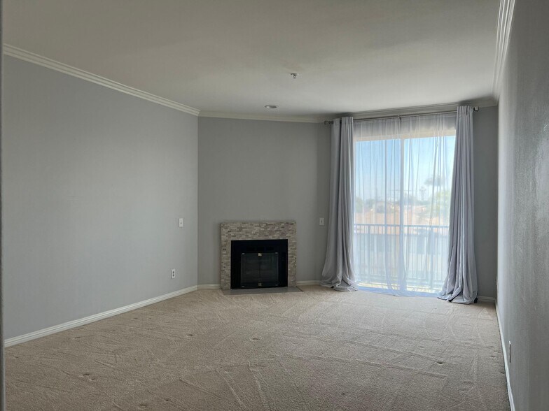 Building Photo - 6645 W 86th Pl