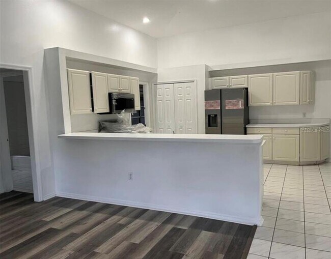 Building Photo - 3335 La Salle Ave