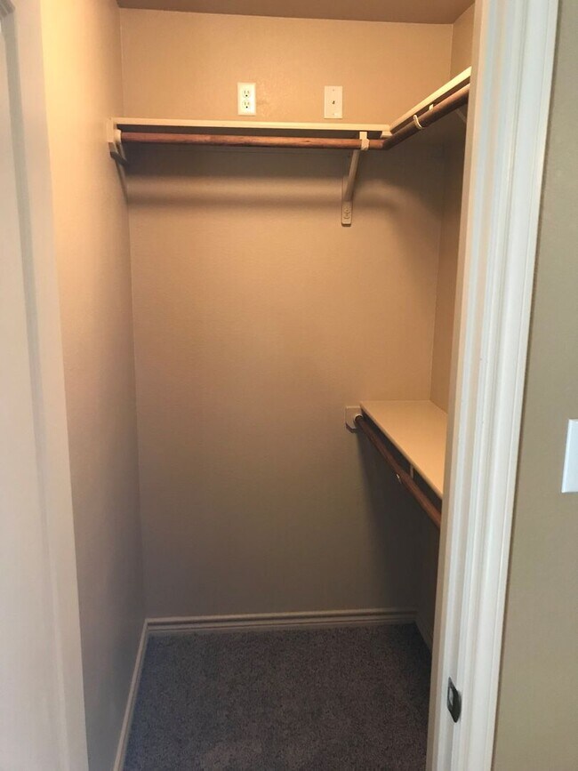 Building Photo - 2 Bedroom | 2 Bath  Located off Clear Creek Road in Killeen.