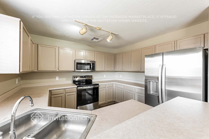 Building Photo - 12946 W Cherry Hills Dr
