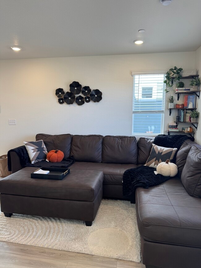 Building Photo - 10339 Vaughn Way