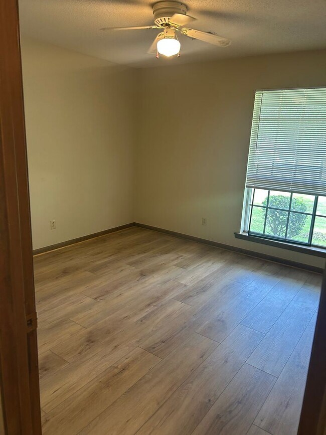 Building Photo - Contact Peggy Goodman 501 676 1758