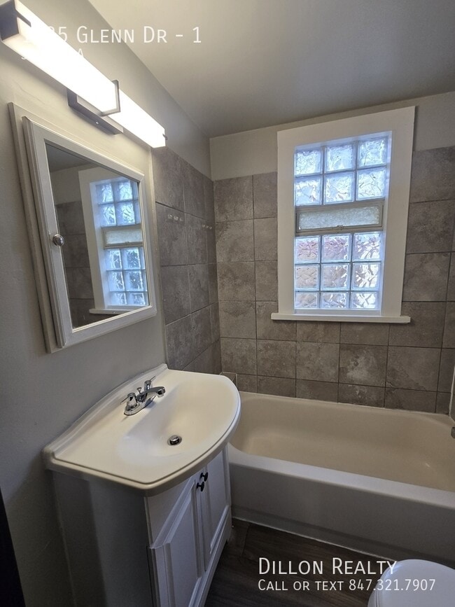 Building Photo - 1935 Glenn Dr