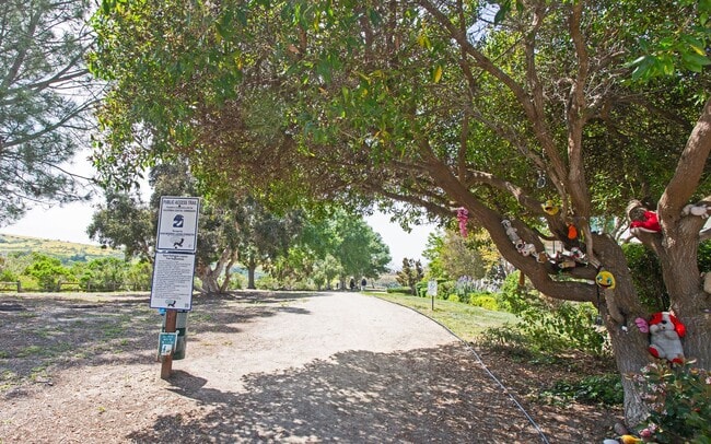 Building Photo - Gorgeous Townhome in Laguna Del Mar Community!