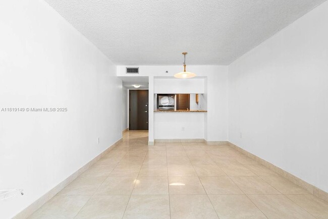 Building Photo - 850 N Miami Ave
