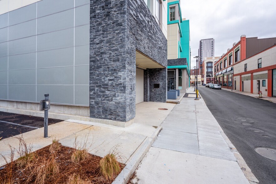 Building Photo - 10 Essex St