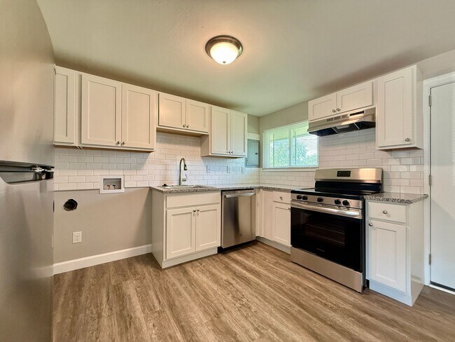 Building Photo - 4426 Lesher Dr