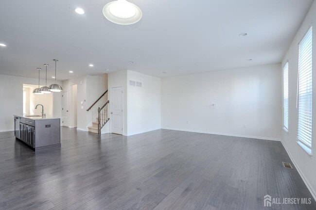 Building Photo - 16 Clover Ln