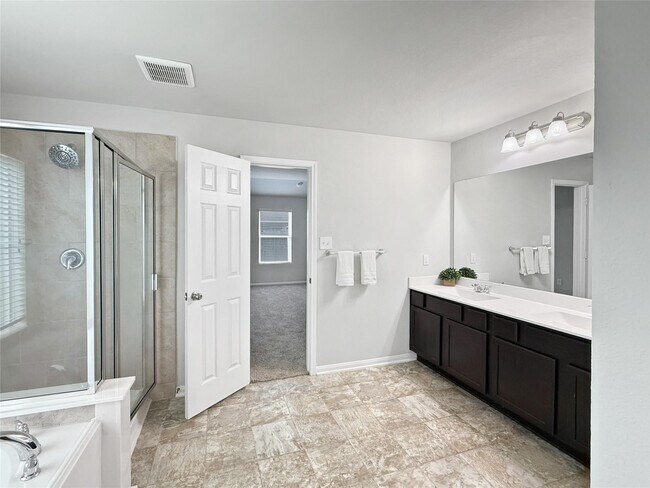 Building Photo - 3003 Silverhorn Ln