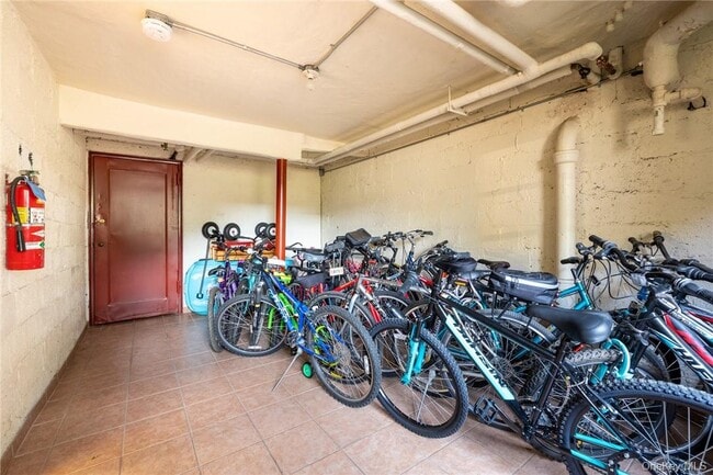 Building Photo - 33 E Grand St