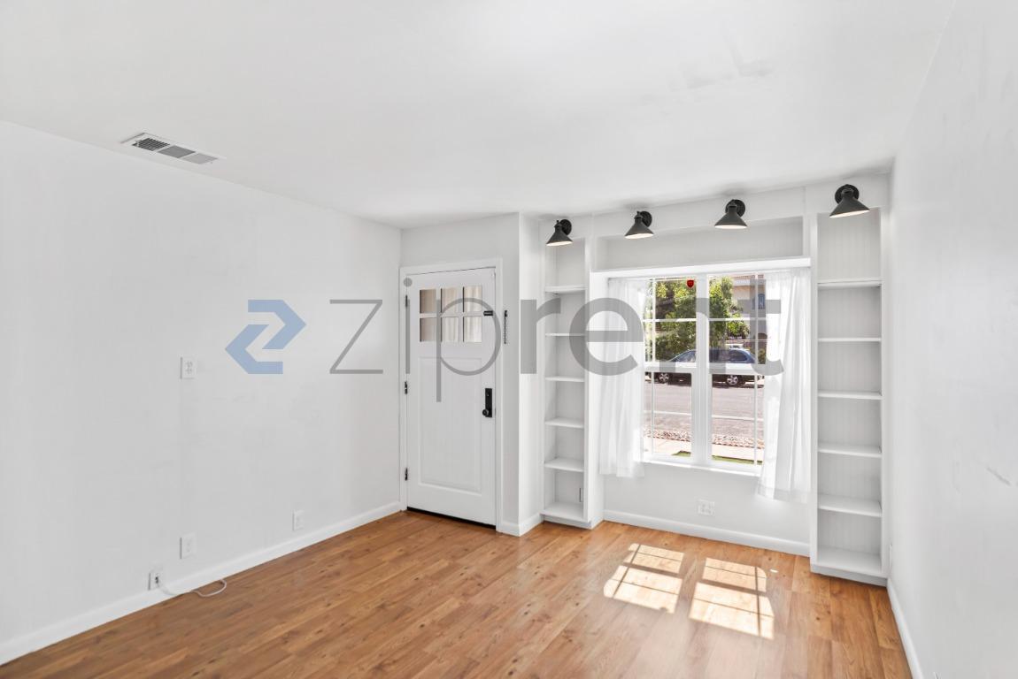 Building Photo - Unit