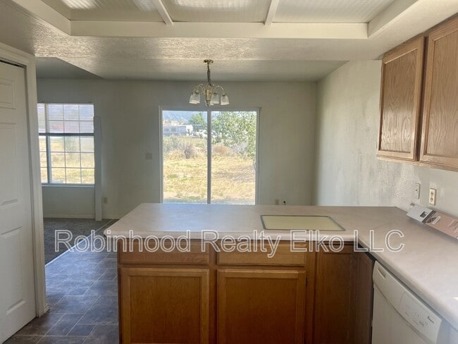 Building Photo - 132 Flora Pl