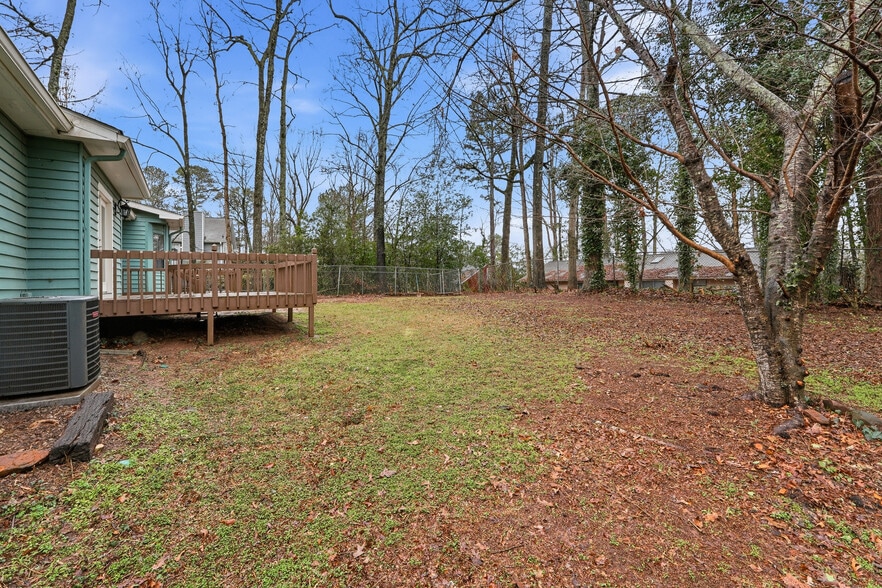 Fenced back yard - 4357 Marjorie Road Southwest