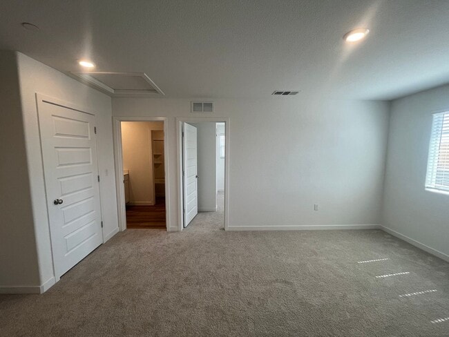Building Photo - 12663 Ironbow Wy