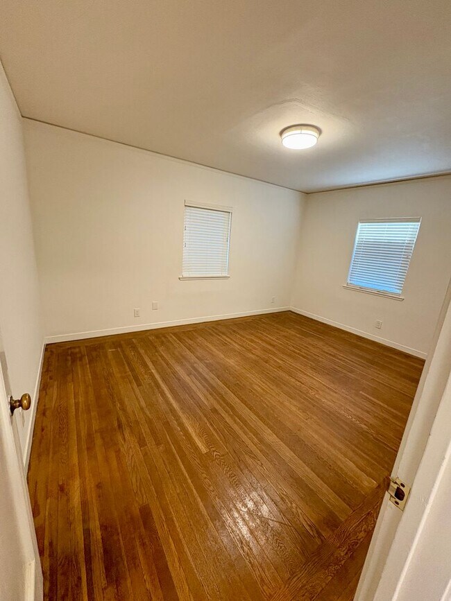 Building Photo - Updated and Stunning 2bed/1bath home in Mi...