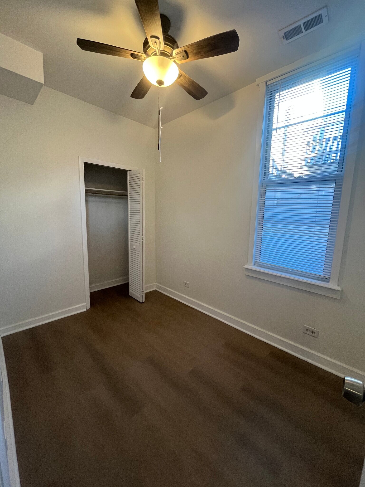 Building Photo - 1655 N Artesian Ave