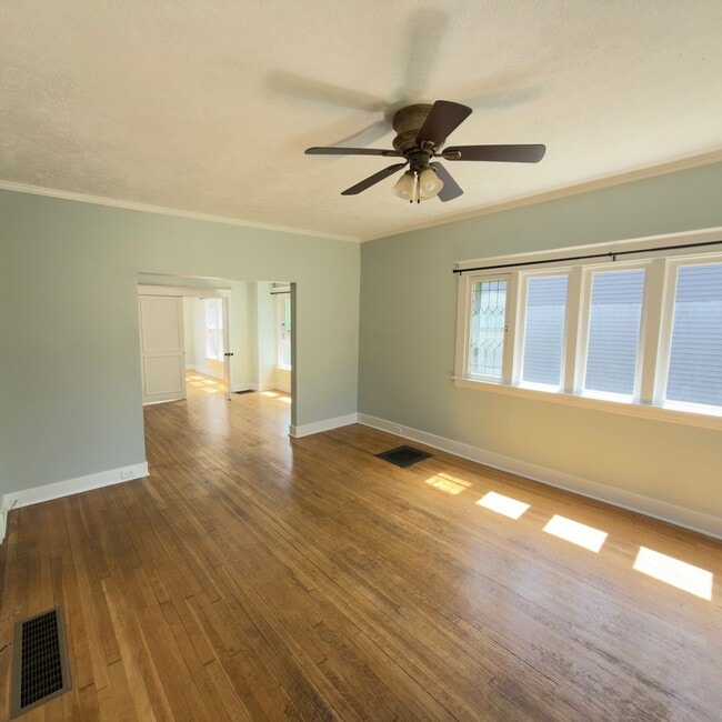 Building Photo - 4 Bedroom Duplex - Belknap Hill Area!