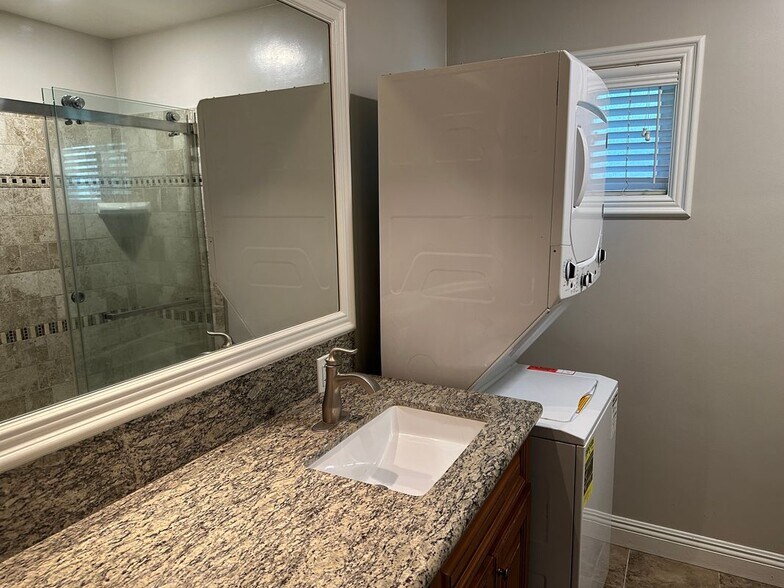 Building Photo - 32 Esperanza Ave