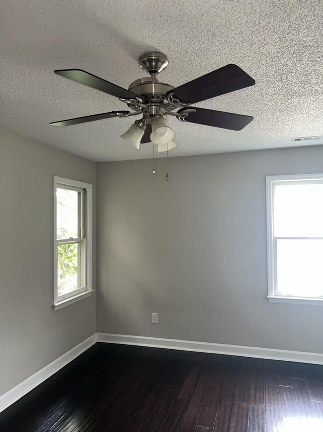 Building Photo - 4409 Emmit Dr