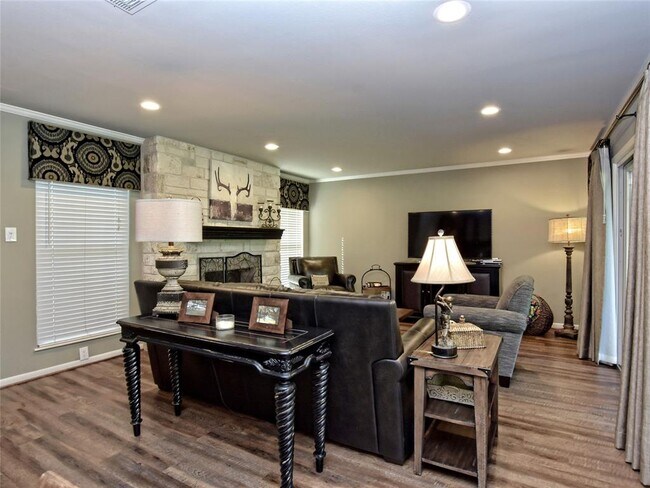 Building Photo - 222 Lido St