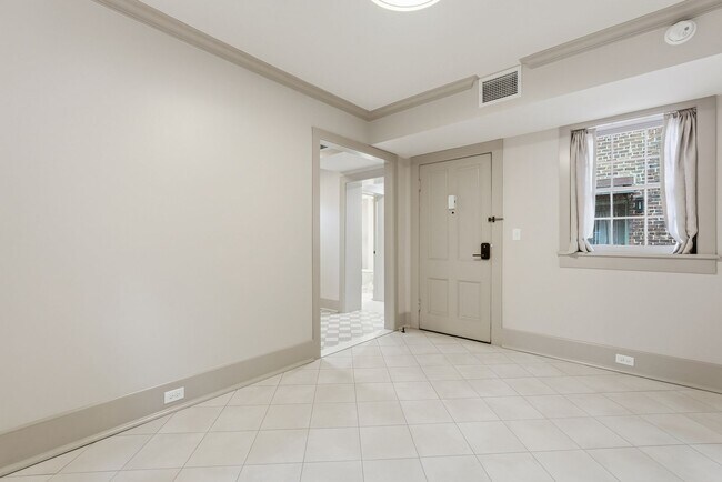 Building Photo - 124 E Mc Donough St